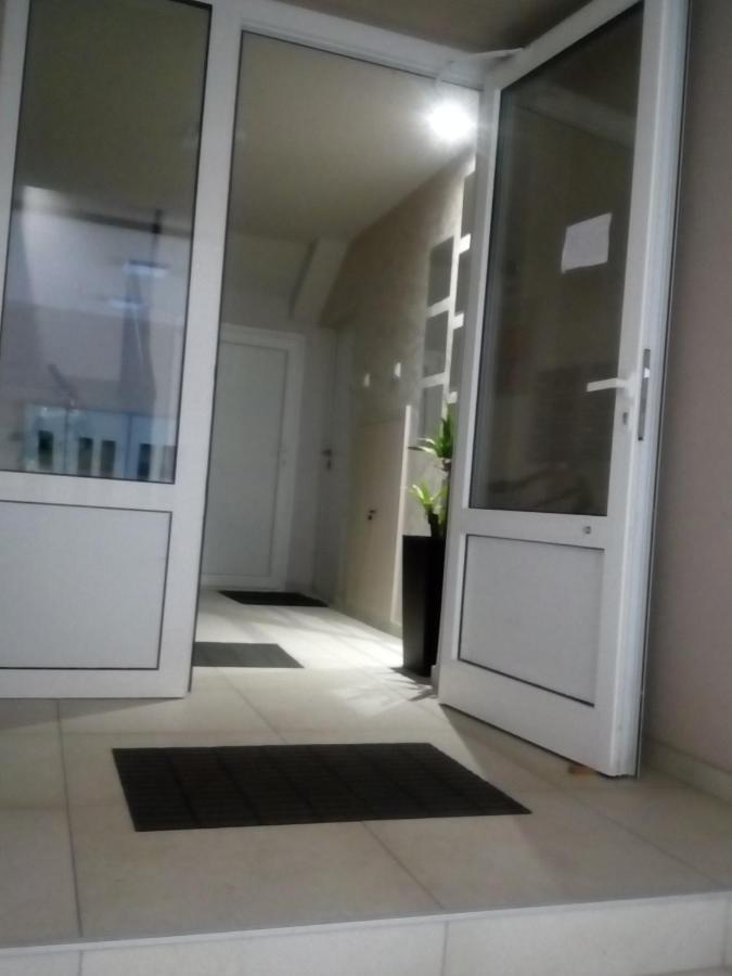 Apartman "Noa" 스렘스카 미트로비차 외부 사진